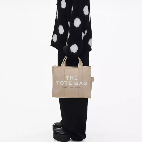 Marc Jacobs Tan Tote Bag with Black Strap - Brand New - Picture 8 of 8